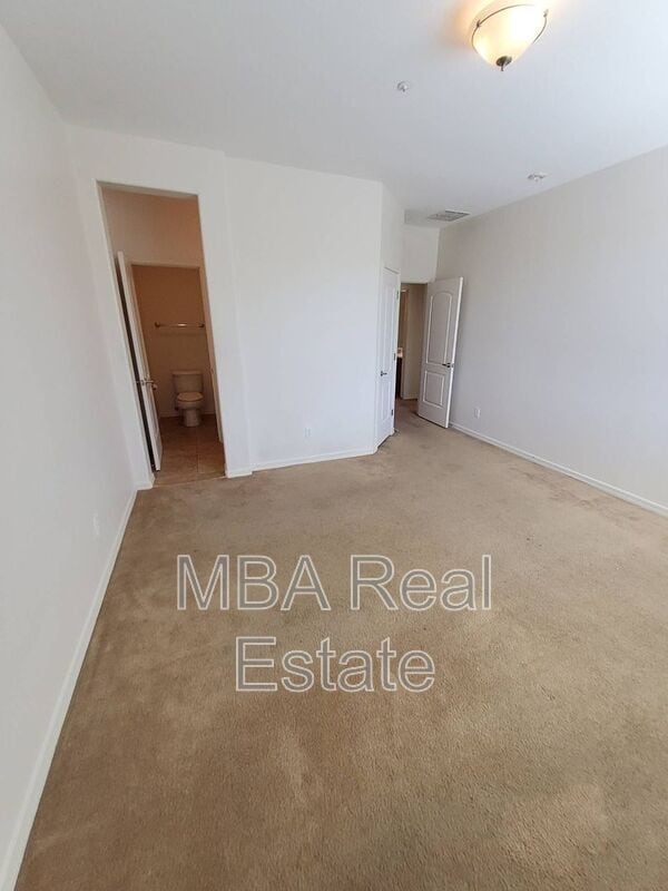 Building Photo - 8998 W Plum Rd