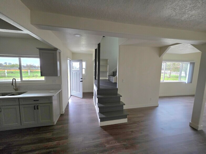 Building Photo - 12765 Clow Corner Rd