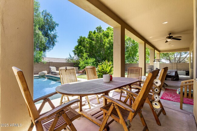 Building Photo - 10573 E Sheena Dr