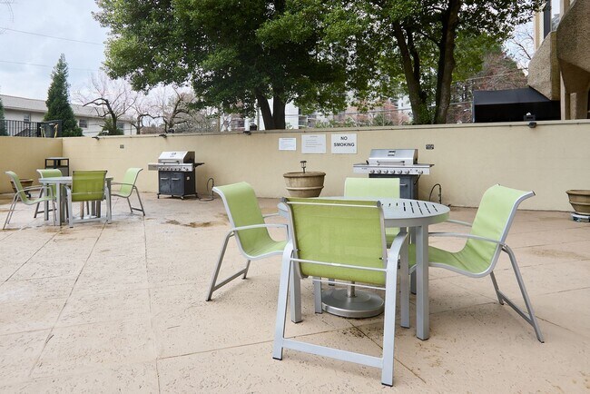 Building Photo - Furnished Buckhead Studio in Prime Peachtree Location