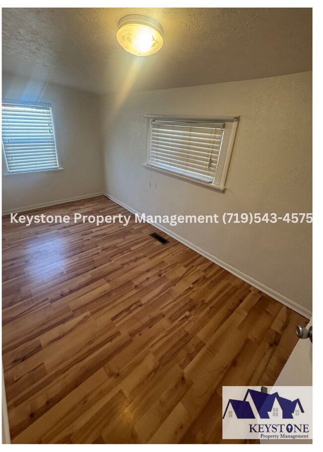 Building Photo - 2BR Downtown Apt – $850 | $425 Move-In Special | Dedicated Entry