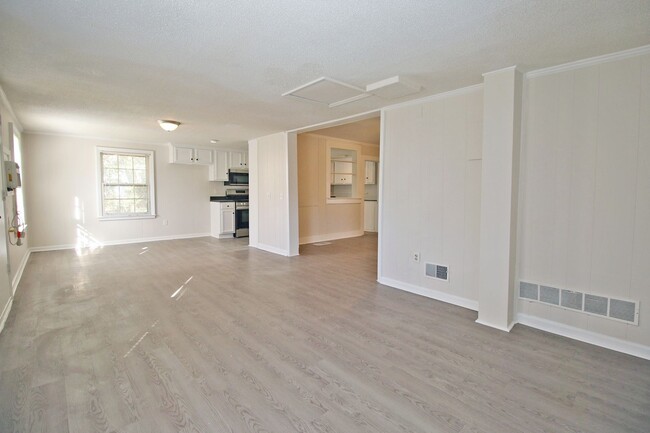 Building Photo - PRE-LEASING for 2025! 3 Bedroom, 2 Bath - ...