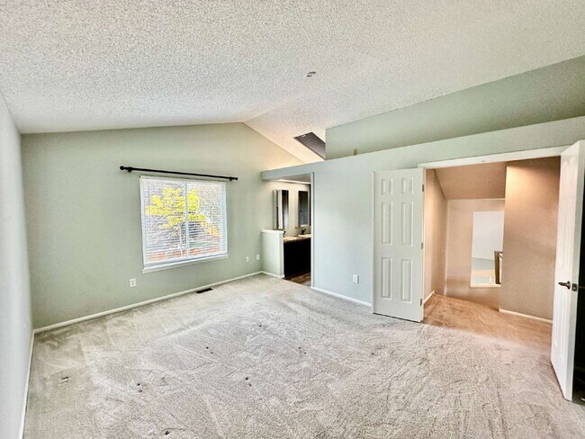 Building Photo - "Charming 3-Bed Highlands Ranch Home with ...