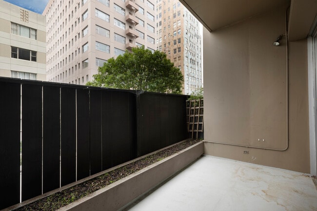 Building Photo - 1333 Jones St