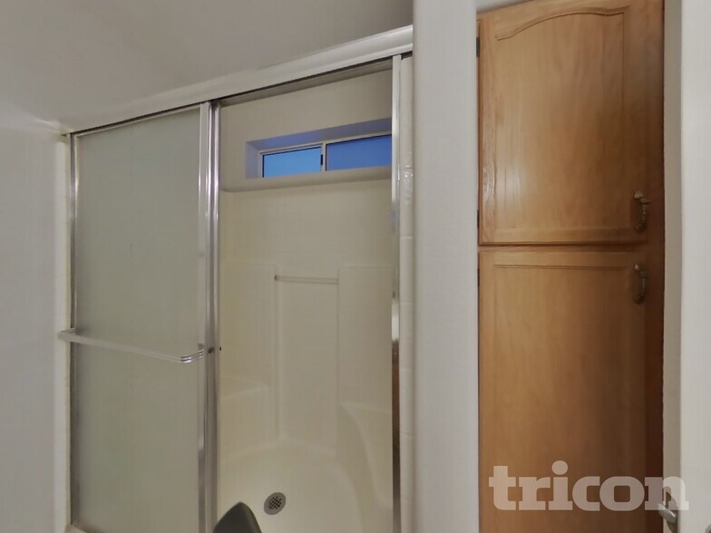 Building Photo - 9510 E Flanders Rd