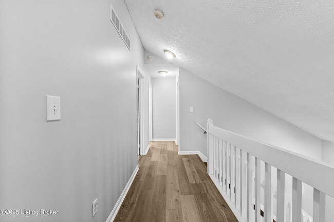 Building Photo - 11001 Bay Run Dr