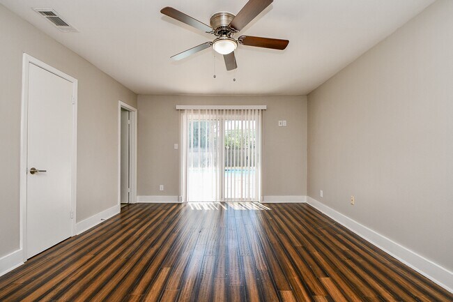 Building Photo - 5715 Ettrick Dr