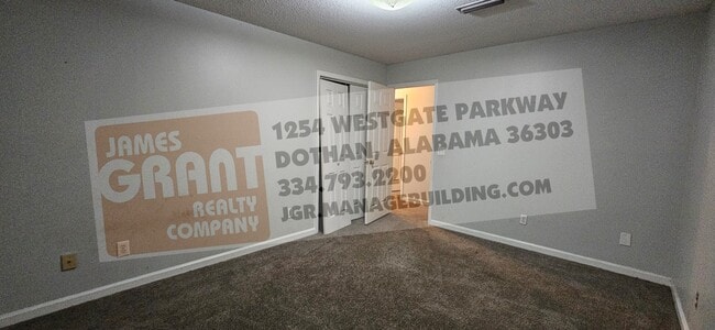 Building Photo - 211 Plantation Rd