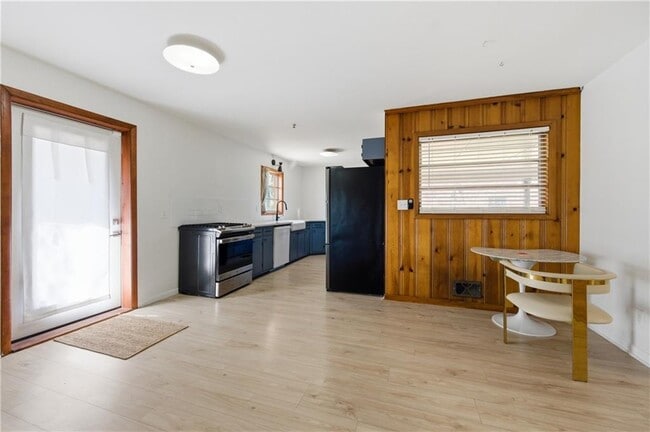 Building Photo - 3457 Springside Dr