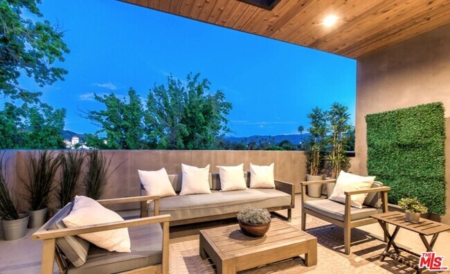 Building Photo - 4429 Tujunga Ave