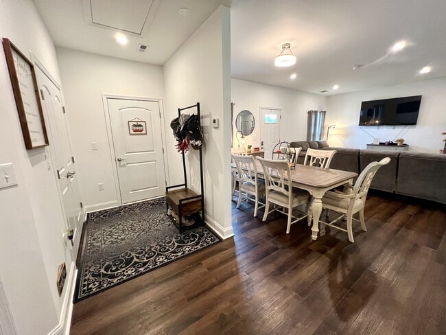 Building Photo - 51 Patrick Ct