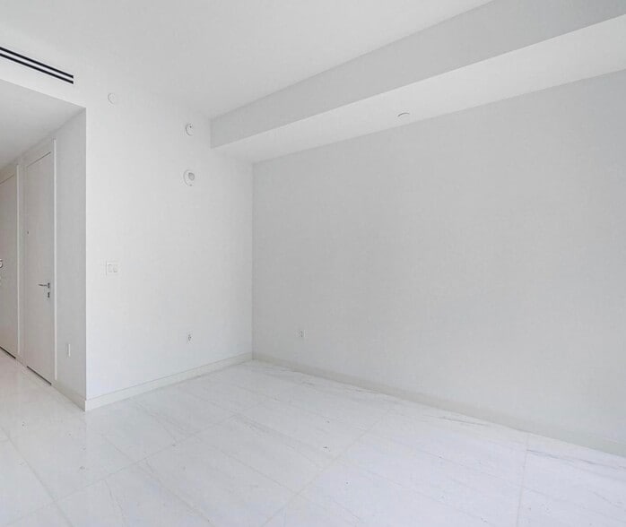 Building Photo - 300 Biscayne Boulevard Way