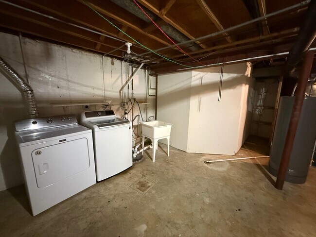 Building Photo - 1410 Whispering Springs Cir