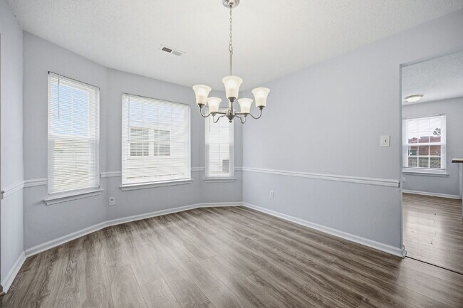 Building Photo - 3-Bedroom Home with Garage & Private Patio