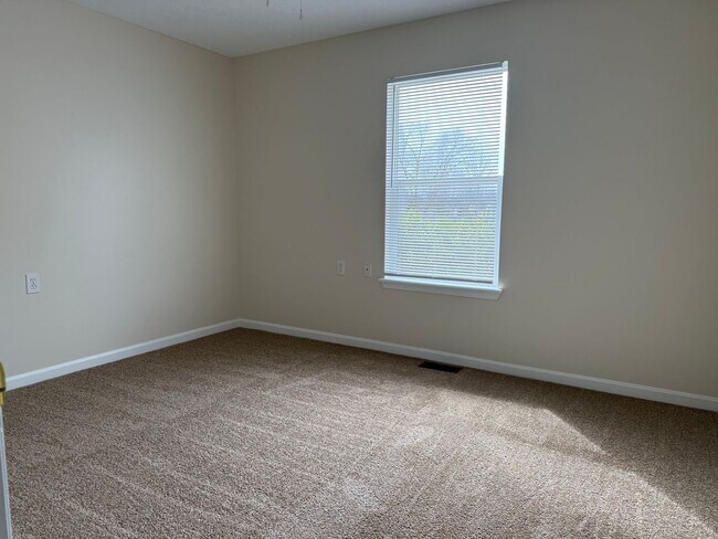 Building Photo - 3 bedroom 2 full bath house