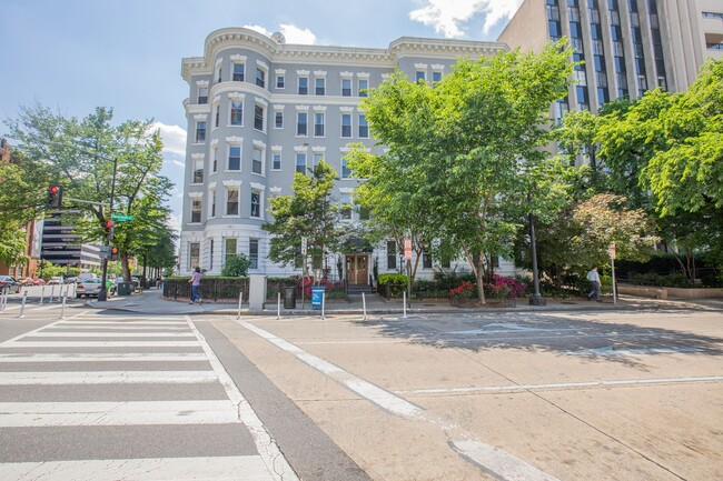 Building Photo - Spacious Studio Condo in Logan Circle!