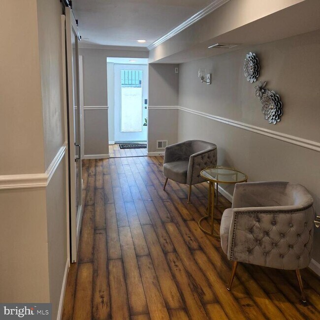 Building Photo - 3 Hillfield Ave