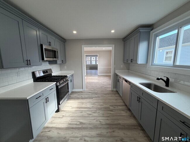 Building Photo - 62 Lincoln Ave