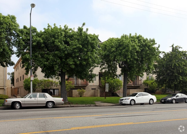 Building Photo - 15119-15125 Burbank Blvd