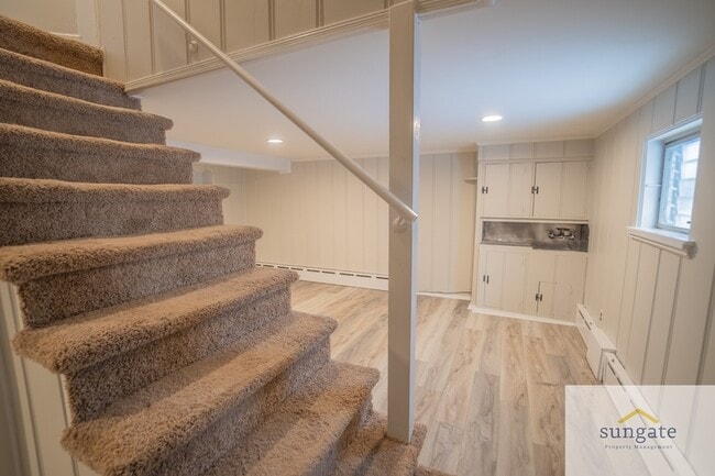 Building Photo - 3043 Pinewood Ave