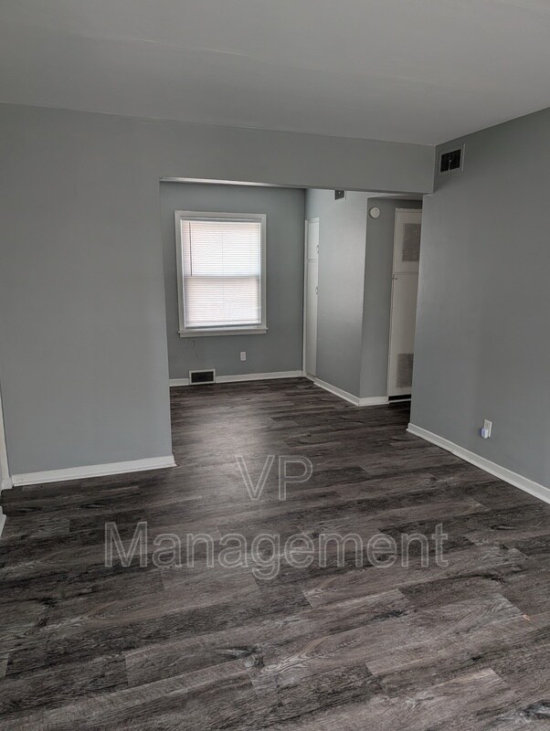 Building Photo - 424 23rd St