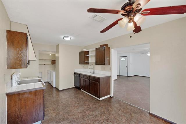 Building Photo - 7637 Val Verde Dr