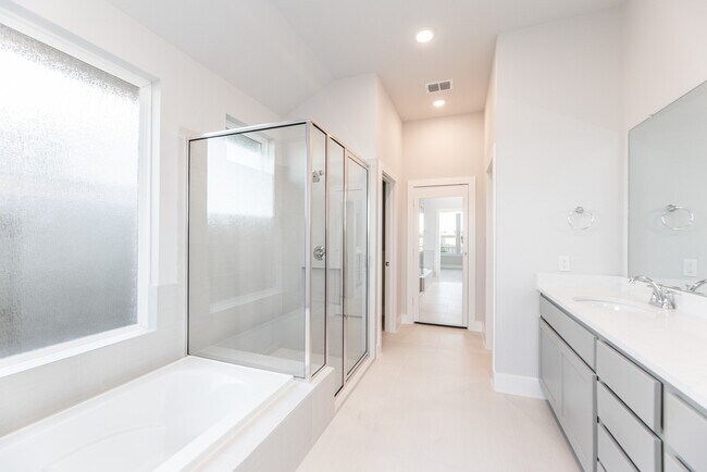 Building Photo - 26319 Camden Cyn Ave