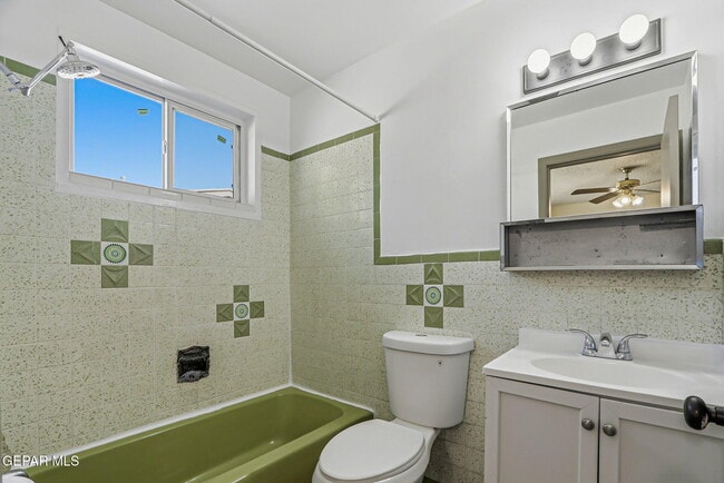 Building Photo - 1105 N Clark Dr