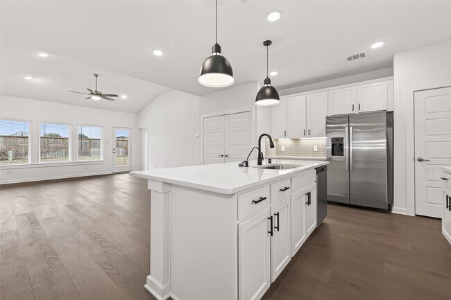 Building Photo - 32415 Sunbeam Dr