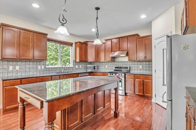 Building Photo - 8062 Millway Loop