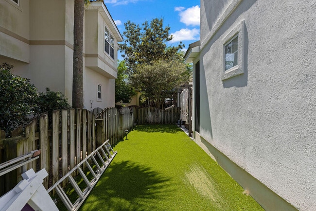Building Photo - 97 Mantero Way
