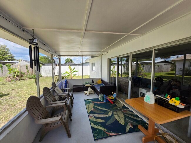 Building Photo - 2521 Tomoka Ave