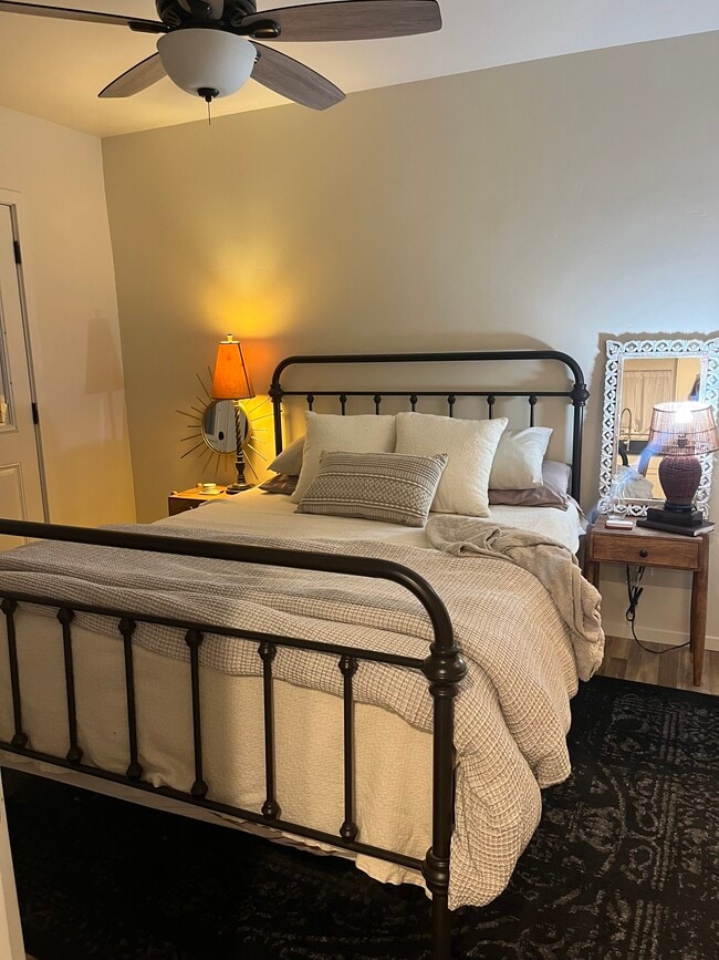 Building Photo - 1174 Ella St