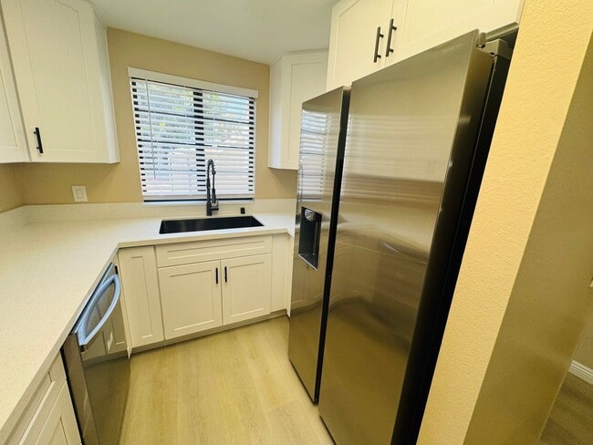 Building Photo - Luxury Living Awaits: Stunning Remodeled C...