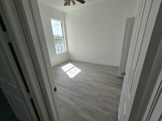 Building Photo - 1202 Hatteras Cir