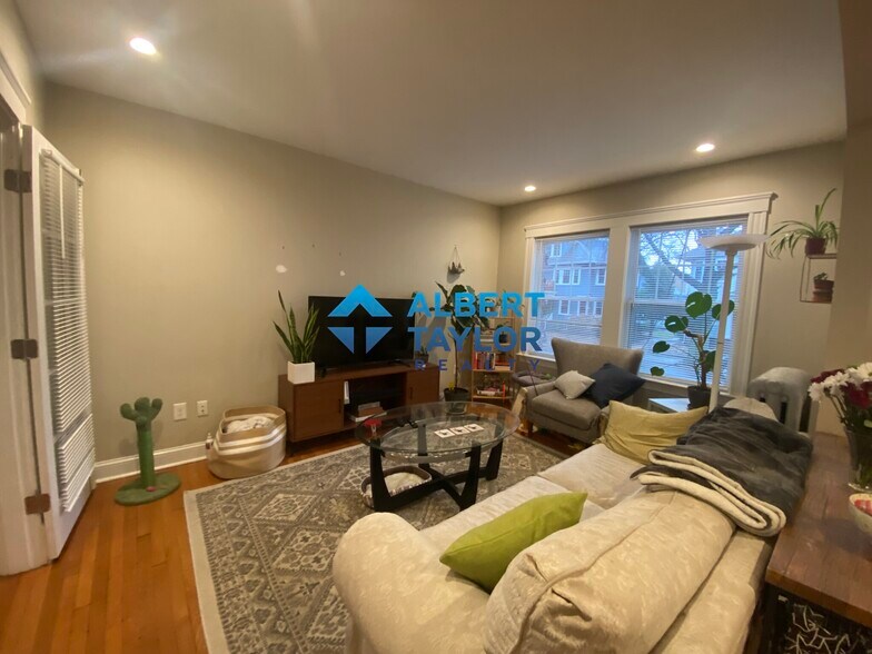 Building Photo - 21 Moraine St