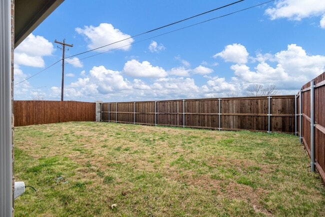 Building Photo - 1324 Stuarts Frst Dr