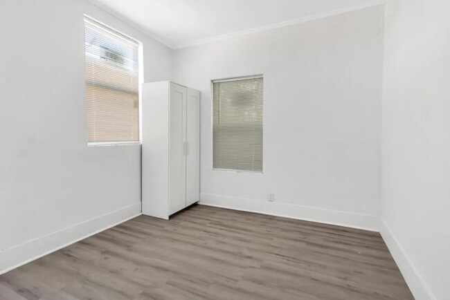 Building Photo - 2105 Walnut St