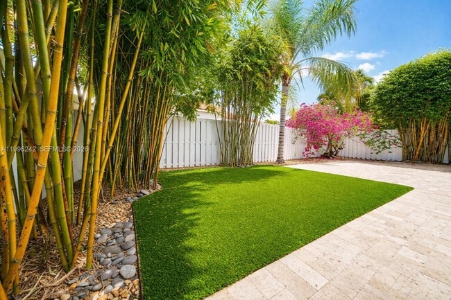 Building Photo - 717 Tanglewood Cir