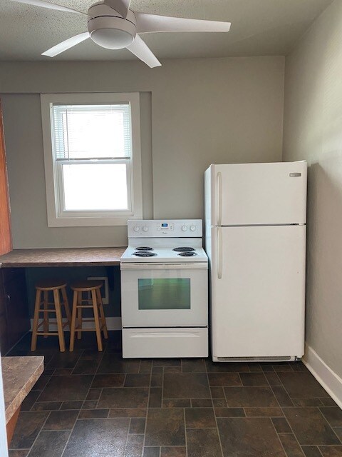 Building Photo - Main St