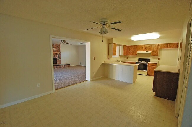 Building Photo - 419 E Tulane Dr