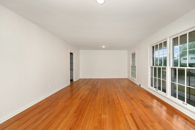 Building Photo - 2105 Shannonhouse Rd SW