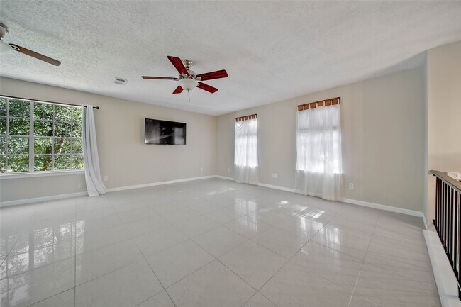 Building Photo - 2603 Rosewood Pl
