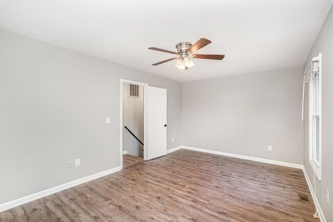 Building Photo - 10701 Houck Dr