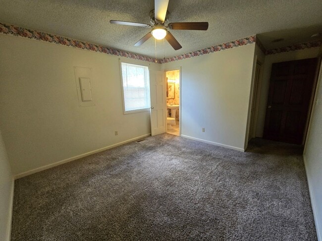Building Photo - 3/2 One Level Home w/ Spacious, Level Lot!