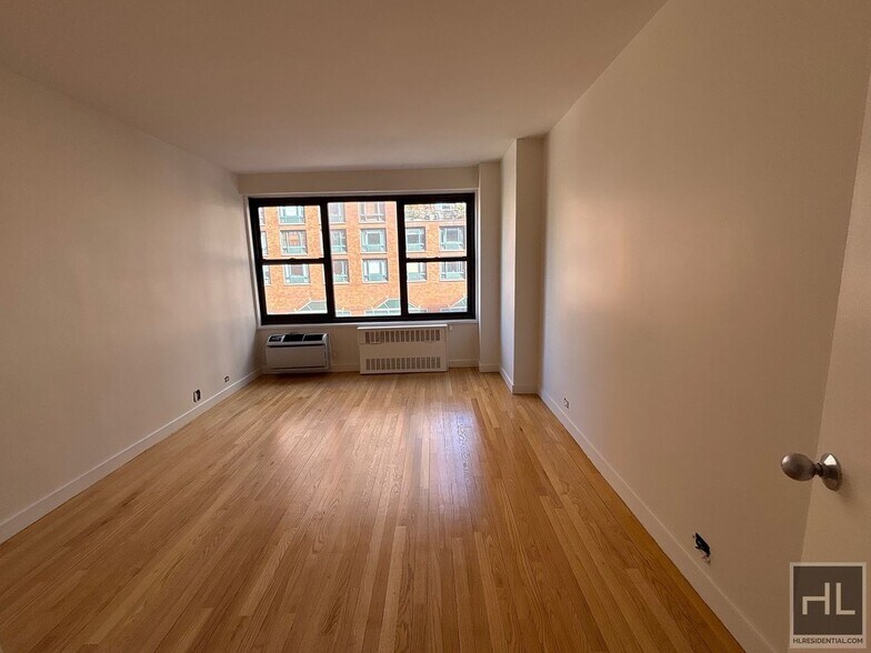 Building Photo - Fourth Avenue