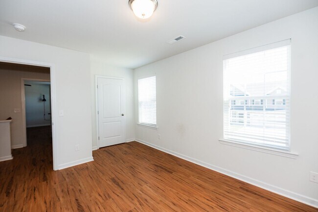 Building Photo - Amazing 4 bedrooms, 2.5 baths 2-story home in Clemmons w/ 2 car garage/fenced in backyard