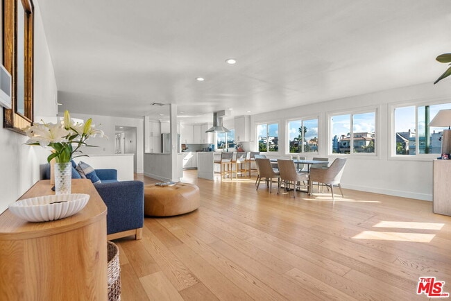 Building Photo - 29 Lighthouse St