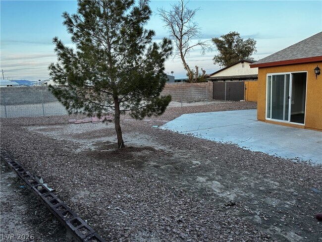 Building Photo - 3915 Cll Tereon