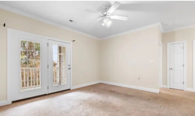 Building Photo - 2025 Silvercrest Dr